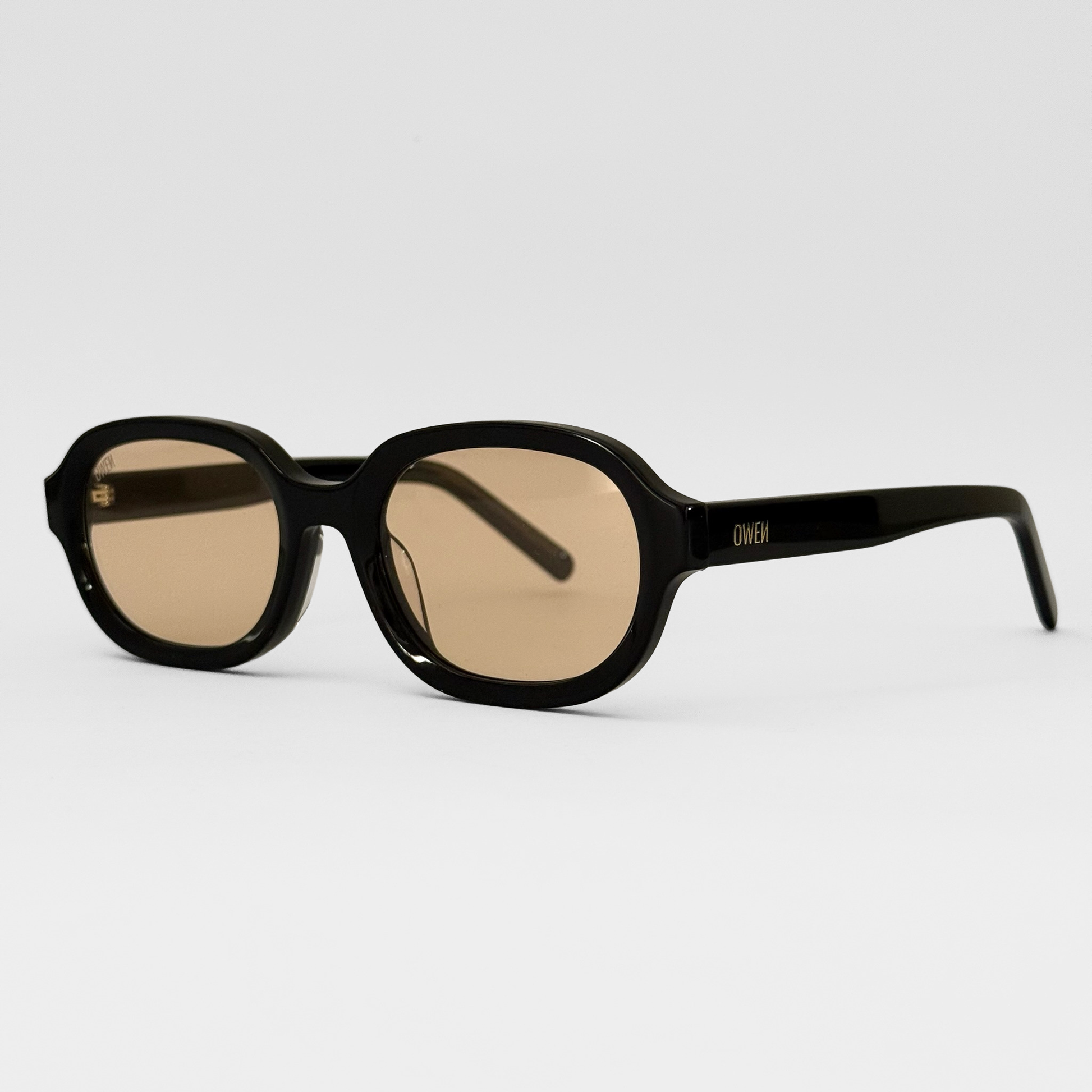 gafas de sol GRUMAL Owen negras ovaladas look outfit verano certificadas UV400 CE